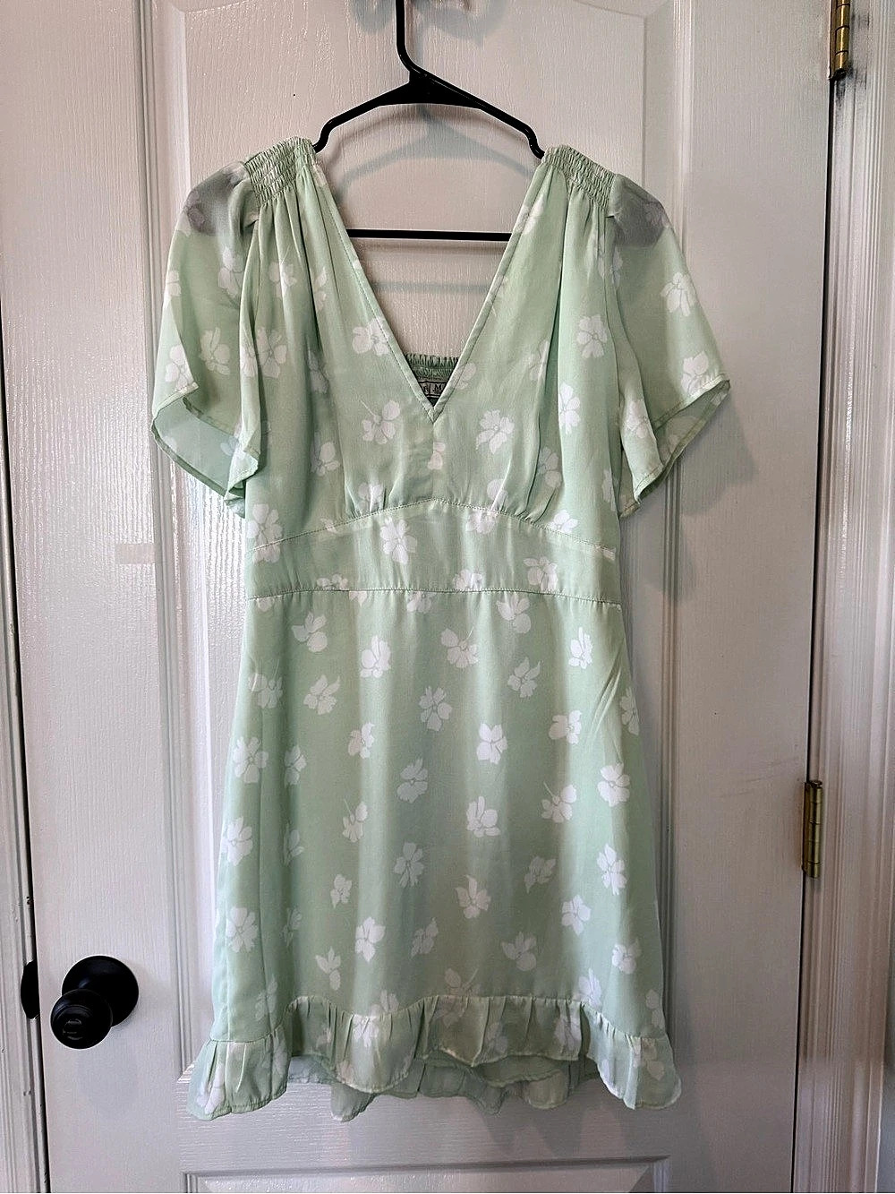 Hollister Floral Mini Dress in Green & White Size Medium Like New